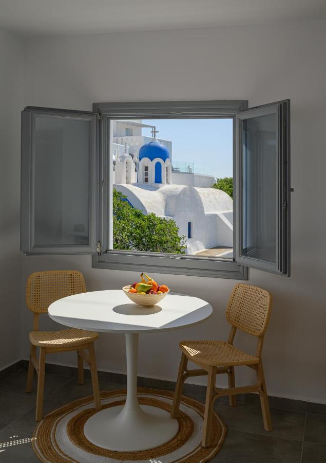 Thoe * Oia (Santorini)
